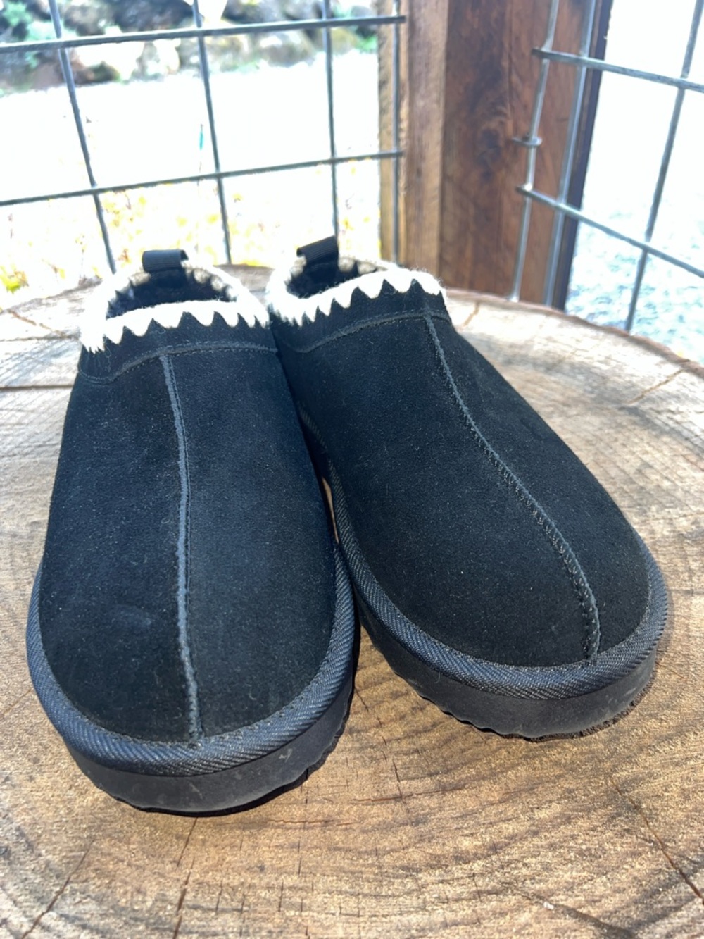 Black Slippers - Picture 6 of 8
